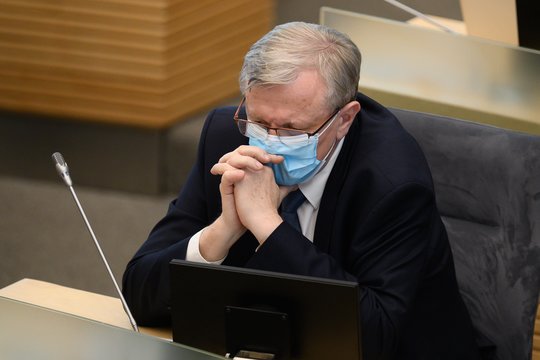 A. Ažubalis įvardijo, nuo ko reiktų pradėti kompensuoti rekordinį pramonės augimą