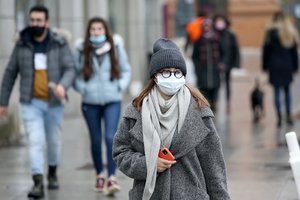 Dėl medicininių veido kaukių nukenčia veido oda: kaip jai padėti?