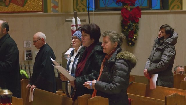 Karo besibaiminantys Ukrainos bažnyčios nariai Niujorke susirinko į mišias: meldėsi už taiką