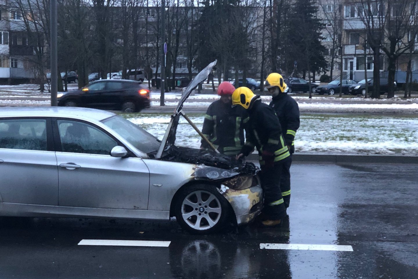  Kaune užsidegė BMW automobilis. <br> A.Karaliūno nuotr.
