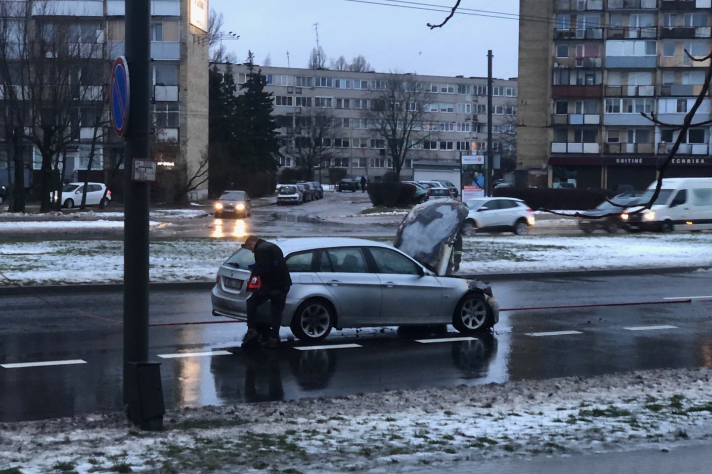  Kaune užsidegė BMW automobilis. <br> A.Karaliūno nuotr.
