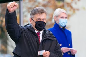 Dėl gruodį Seime įvykusio incidento su T. Tomilinu policija apklausė V. Valkiūną