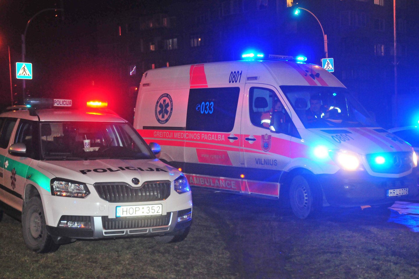 Policija ir greitoji medicininė pagalba.<br>A.Vaitkevičiaus asociatyvi nuotr.