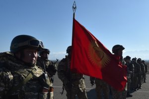 Kirgizijos ir Tadžikistano pasienyje po kruvinų susirėmimų susitarta dėl paliaubų