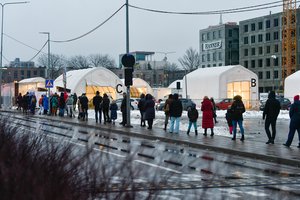 Reakcija į COVID-19 testavimosi punktų apgultį – žada keliais tūkstančiais daugiau vietų