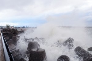 Audros gerokai aptalžė Lietuvos pajūrį ir nuplovė smėlėtus krantus