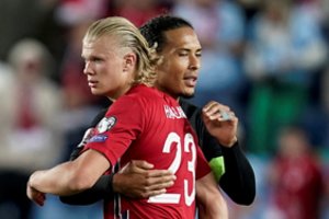 Apie daugiausiai problemų sukeliantį gynėją kalbėjęs E. Haalandas pirštu dūrė į „Liverpool“ žaidėją