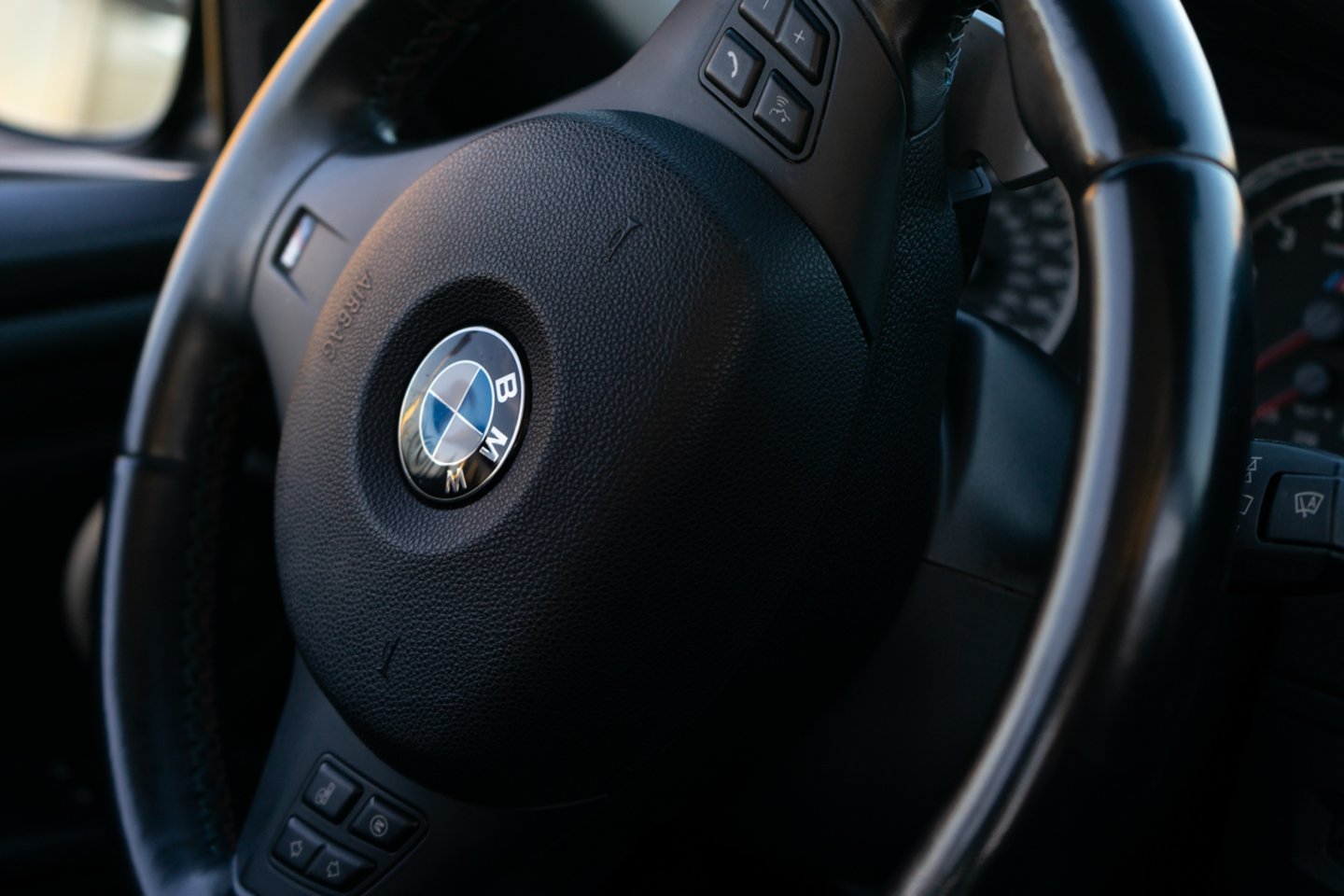 BMW kompanija dėl ekologijos reikalavimų nutraukia savo kultinio BMW 7 prabangiausios versijos gamybą.<br>www.pixabay.com nuotr.