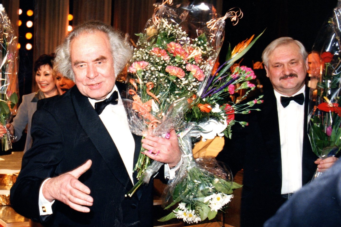 A.Raudonikis su dirigentu J.Cechanovičiumi (dešinėje).