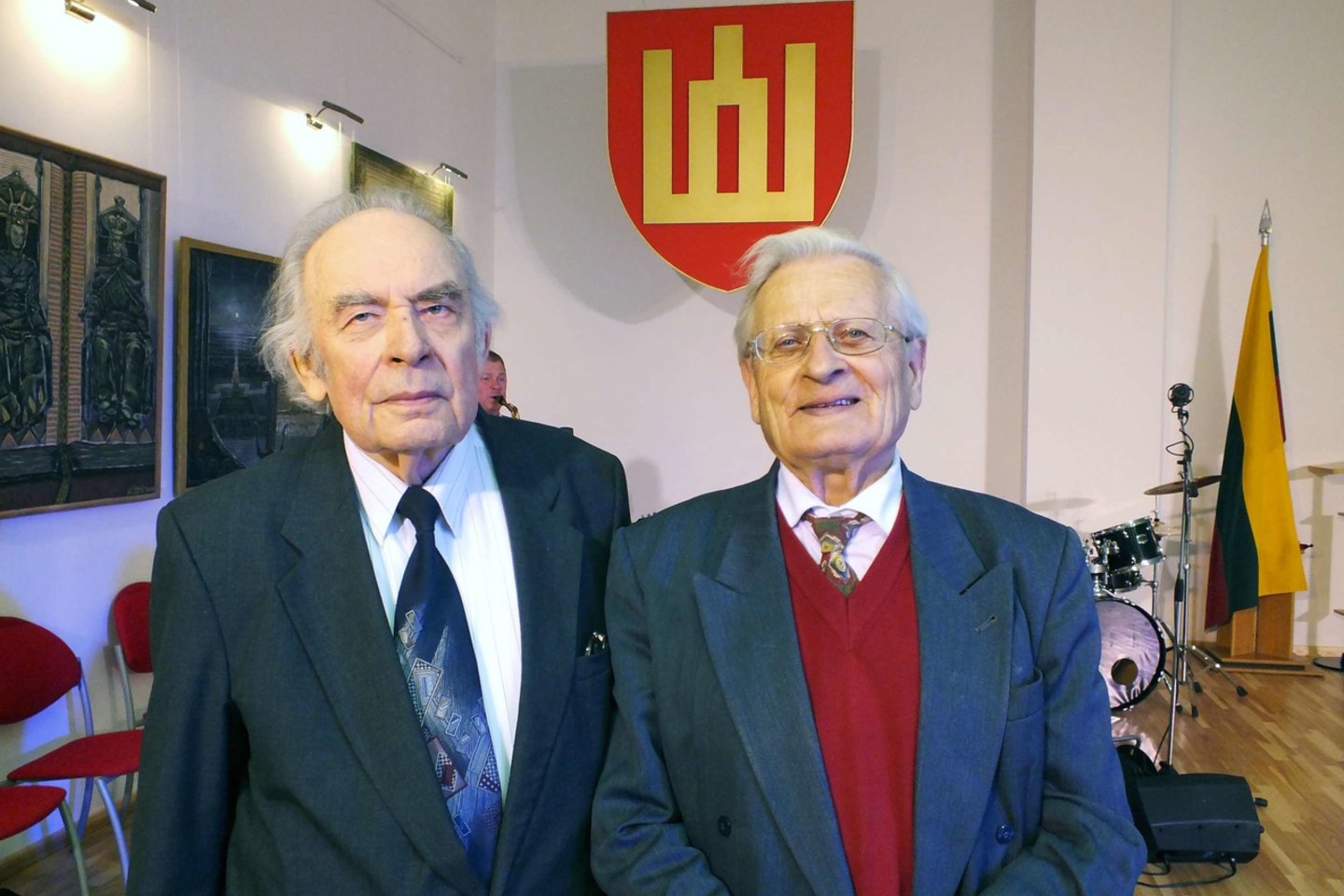 A.Raudonikis su poetu S.Žlibinu (dešinėje).