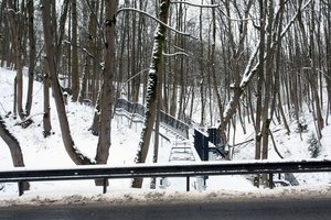 Laiptai įrengti, tačiau jie niekur neveda: gatvė be šaligatvių, o jos remonto kauniečiams teks dar palaukti