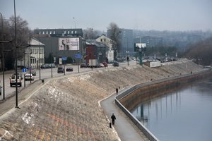 Be atitvarų likusi Nemuno krantinė kauniečius verčia stebėtis: važiuoji autobusu ir mintyse žegnojiesi