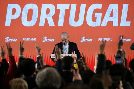 Portugalijos premjeras ruošiasi tęsti darbą po netikėtos pergalės per parlamento rinkimus
