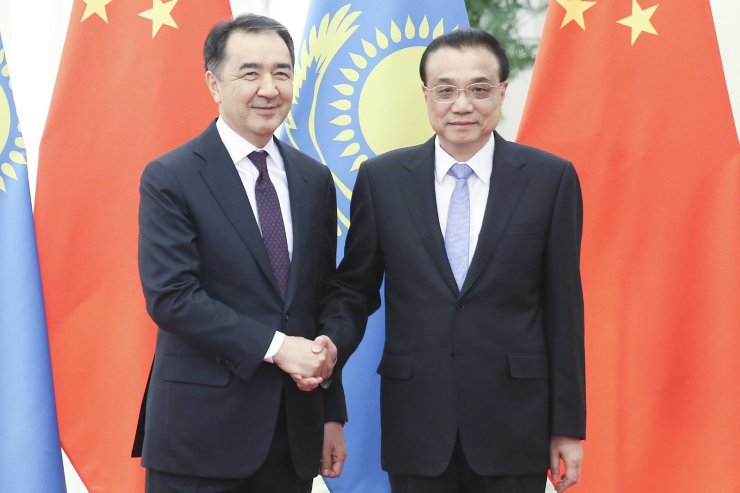 Buvęs Kazachstano ministras pirmininkas ir Almatos meras Bakytžanas Sagintajevas (kairėje).<br>Imago/Scanpix nuotr.