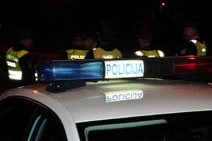 Zarasus sukrėtė kraupi šeimos tragedija – bute rasti du negyvi mero giminaičiai