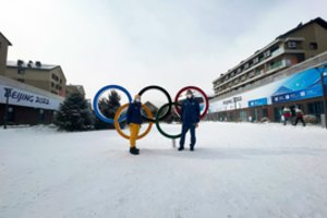 Lietuvos olimpinės misijos vadovai A. Vanagienė ir E. Petkus įsikūrė olimpiniame kaimelyje: „Saugumo procedūros užtrunka“