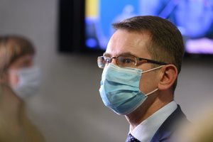 Teigiamas ir PGR testas: ministrui A. Dulkiui nustatytas koronavirusas 