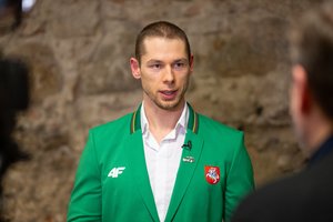 Geriausiam 2021 metų Lietuvos baidarininkui M. Maldoniui įteikta olimpinio čempiono V. Česiūno taurė