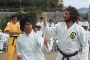 Mirė legendinis karatė meistras ir aktorius Robertas Wallas, kovęsis su Bruce'u Lee