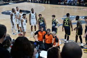 Eurolygos kaimynų mače Stambule „Fenerbahce“ tik pabaigoje palaužė ilgai besipriešinusią ASVEL ekipą