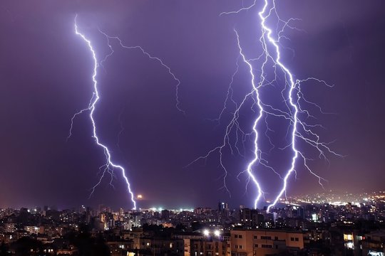 Užfiksuoti net du rekordiniai žaibai