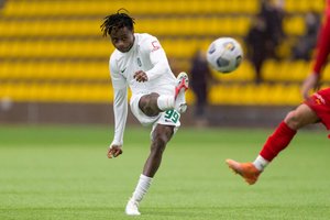 Gimtadienio dovana: futbolininkas iš Nigerijos pasirašė oficialią sutartį su „Žalgiriu“