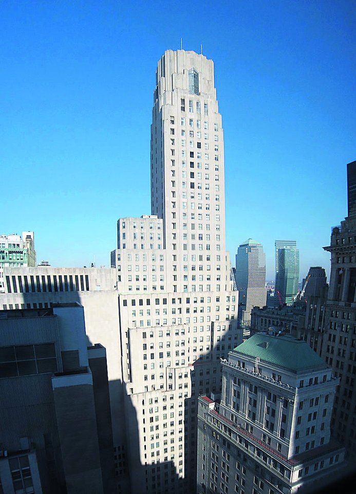 „One Wall Street“ H.Macklowe’as įsigijo 2014-aisiais ir pertvarkė taip, kad jo vidų paverstų 566 prabangiais apartamentais.