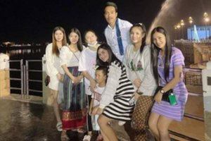 Vyras gyvena su aštuoniomis žmonomis: miega su jomis pagal tvarkaraštį