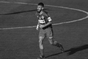 Graikiją supurtė tragedija: pagalbos beveik pusvalandį nesulaukęs 21-erių futbolininkas mirė aikštėje