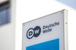 „Deutsche Welle“ piktinasi „absurdišku“ sprendimu uždaryti jos biurą Rusijoje
