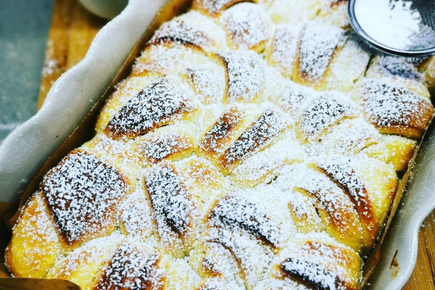 Brijošės (brioche) pyragas su maskarponės sūriu ir migdoliniu kremu.<br>„Skanaus maisto pasaulis“ nuotr.