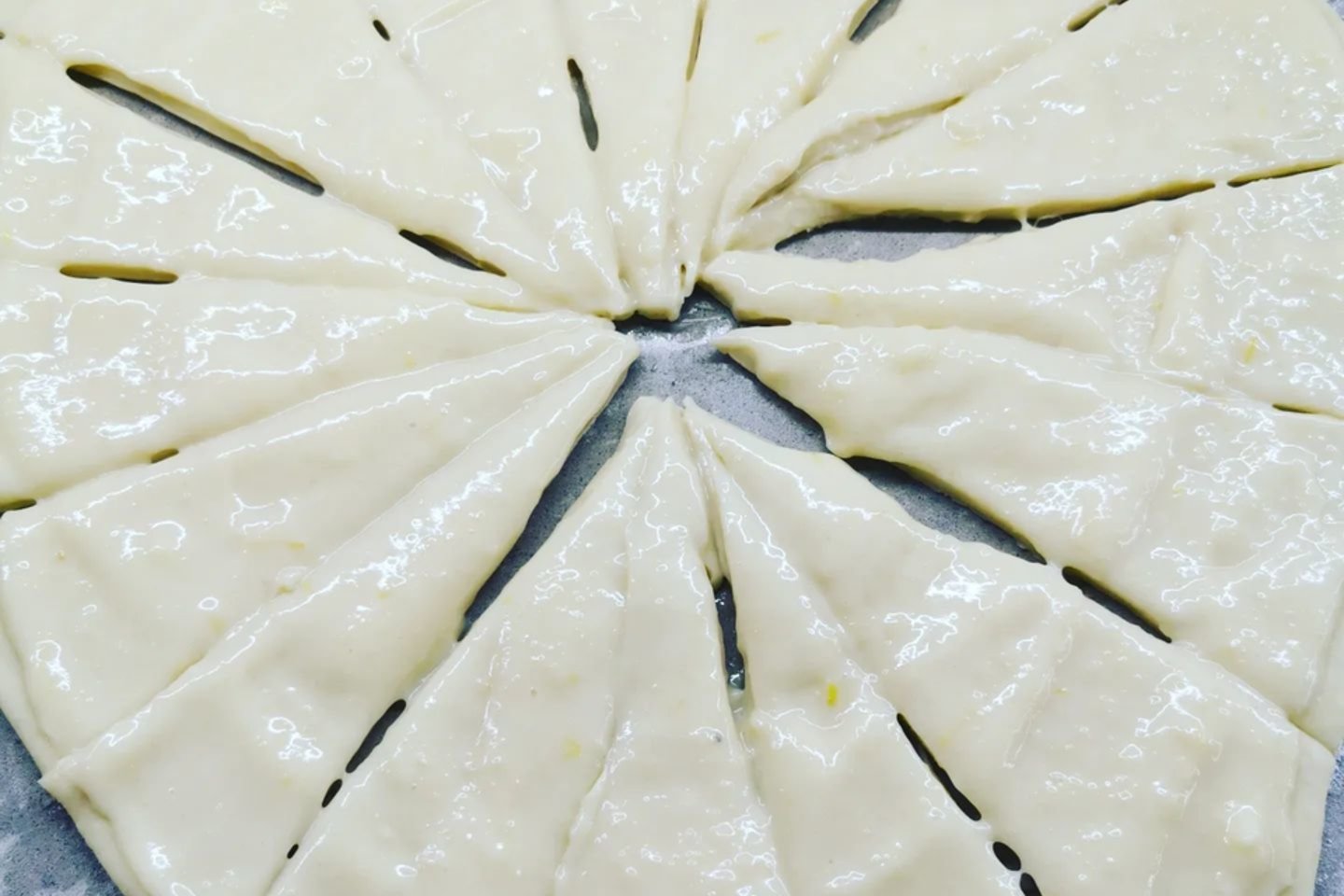 Brijošės (brioche) pyragas su maskarponės sūriu ir migdoliniu kremu.<br>„Skanaus maisto pasaulis“ nuotr.