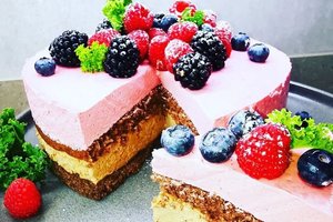 Burnoje tirpstantis šokolado ir aviečių tortas: darbo nedaug, o skonis – tobulas