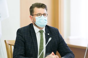 L. Savickui ir buvusiam S. Skvernelio patarėjui greitųjų testų pirkimo byloje panaikintas specialiųjų liudytojų statusas