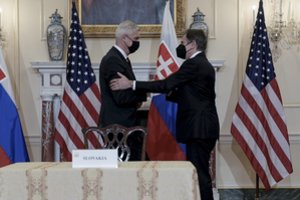 Slovakija ir JAV pasirašė prieštaringai vertinamą karinę sutartį