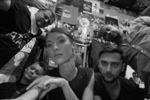 „Saulės kliošas“ pristato naują „Paskambink man“ versiją – tiesiai iš virtuvės