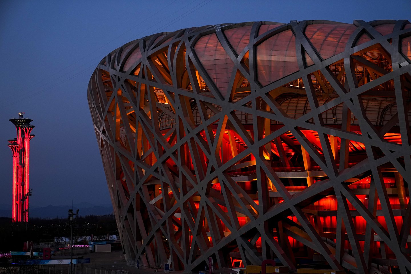 Pekino nacionalinis stadionas, dar vadinamas „Paukščių lizdu“.<br> AFP/Scanpix.com nuotr.