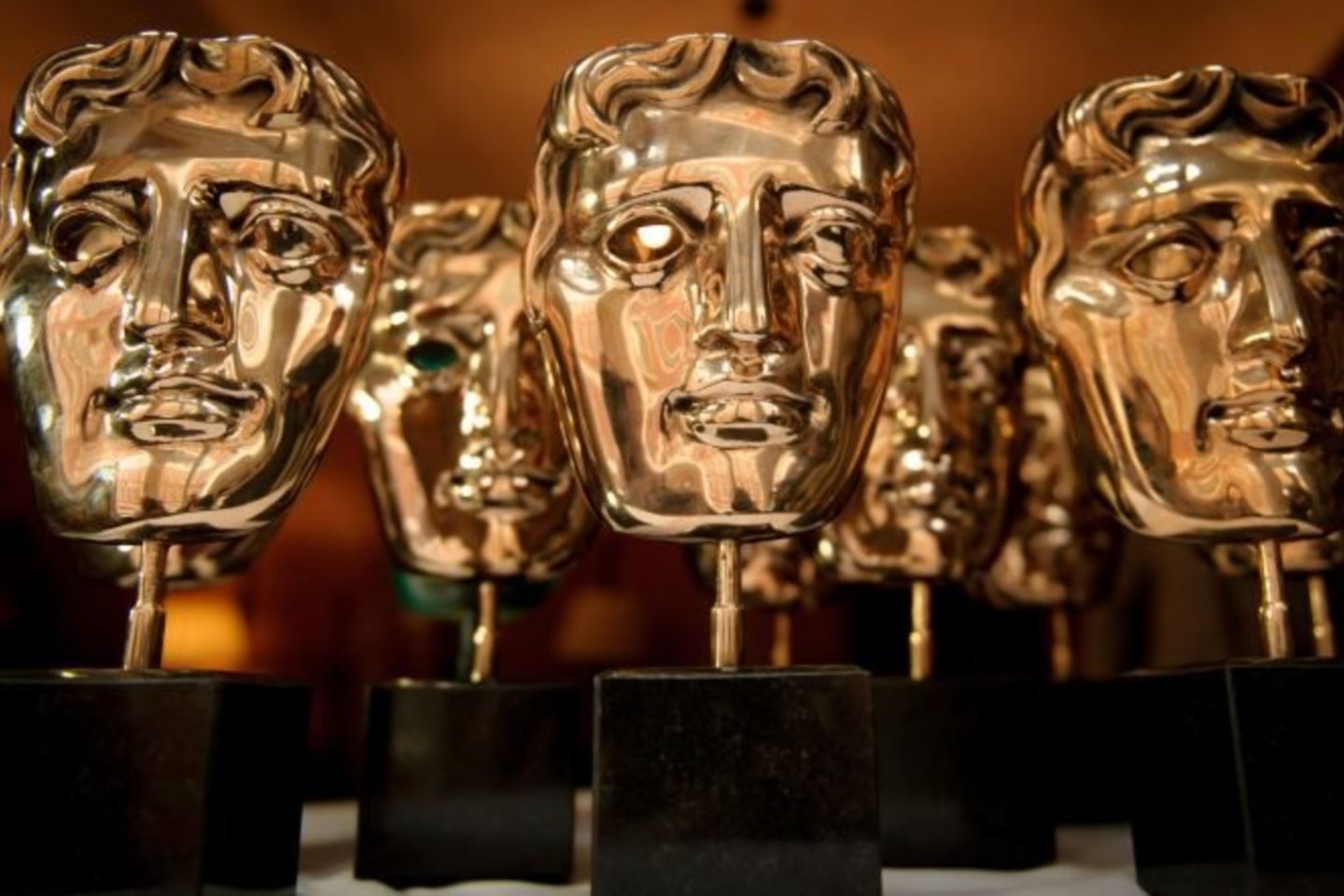 Britų kino ir televizijos meno akademijos išrinktiems laureatams bus įteiktos BAFTA kaukės.
