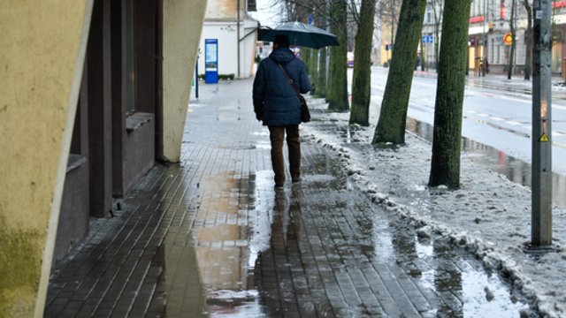 Savaitgalį vyraus permainingi orai: sulauksime lietaus, šlapdribos ir sniego