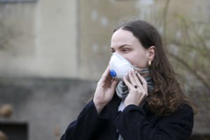 Įsigalioja naujos pandemijos valdymo priemonės: į kai kurias vietas – tik su respiratoriais
