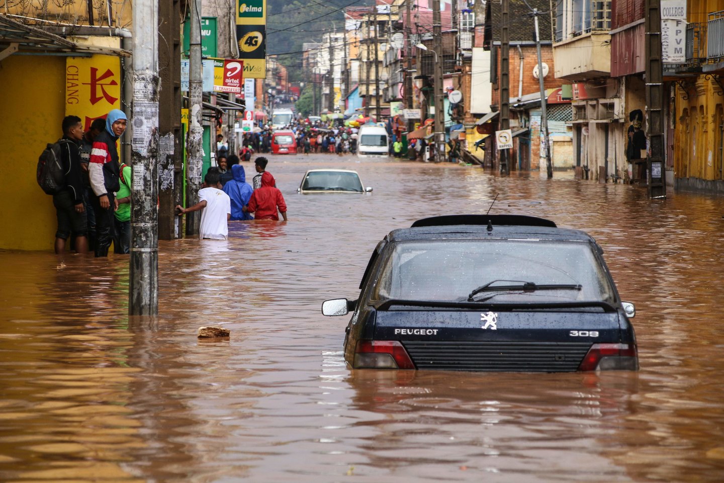 Ketvirtadienį paskelbtoje ataskaitoje teigiama, kad karščio bangos, potvyniai ir kiti ekstremalūs gamtos reiškiniai per pastaruosius 40 metų Europoje nusinešė 142 000 gyvybių ir kainavo daugiau nei 500 milijardų eurų.<br>AFP/Scanpix asociatyvi nuotr.