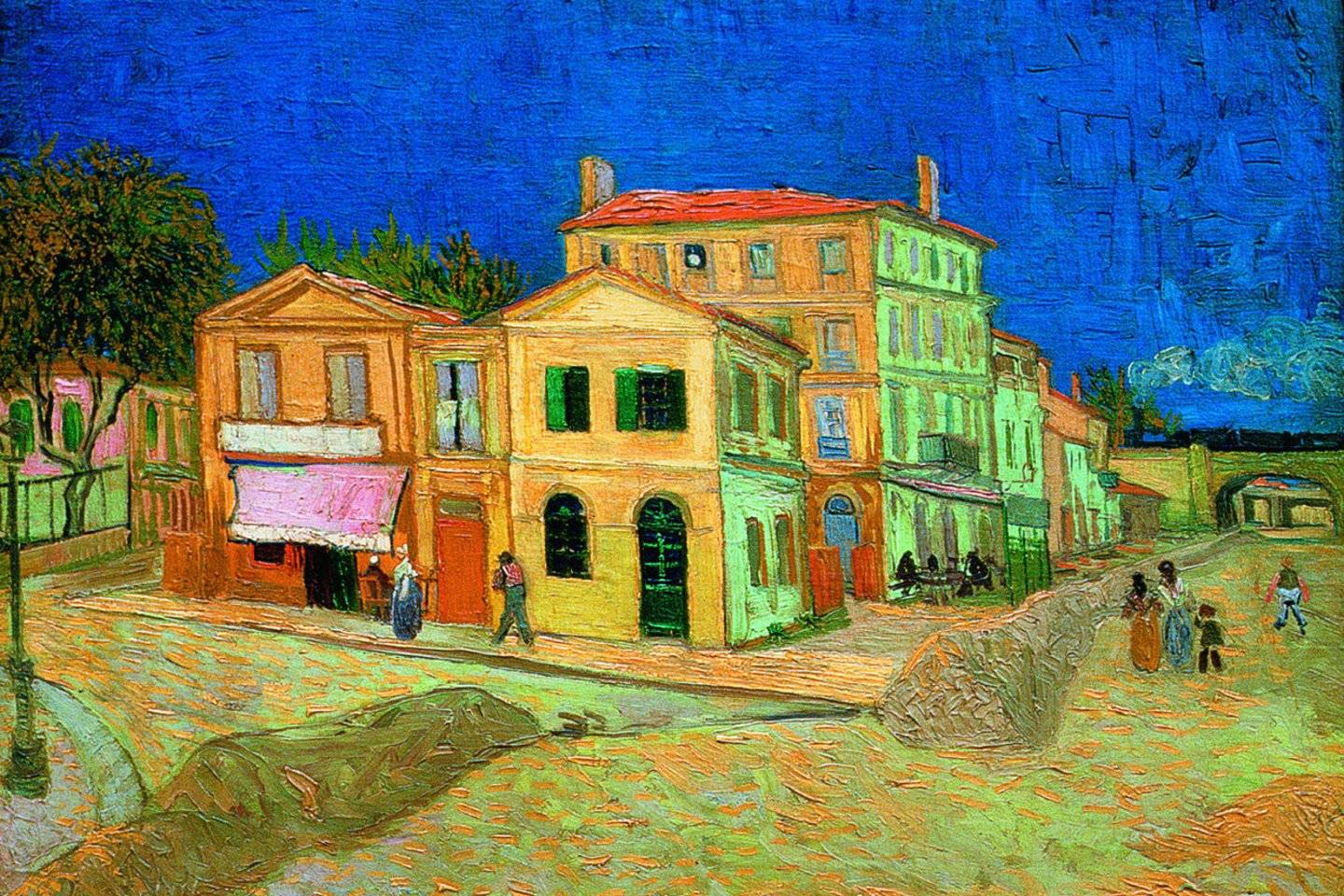 Vincentas van Goghas nutapė „Geltoną namą“ Arlyje prieš atvykstant Pauliui Gauguinui . Šiame paveiksle vaizduojamas namas, kuriame 1888 m. juodu nuomojosi keturis kambarius.<br>Leidėjų nuotr.
