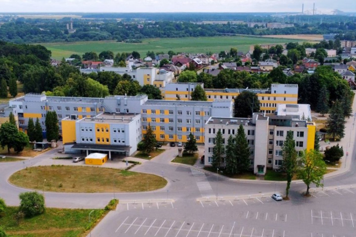 Mirtina nelaimė šeštadienį įvyko Kėdainių ligoninėje - pro langą iškrito ir mirtinai susižalojo moteris.