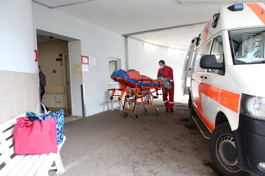 Utenos rajone traktoriaus ratas pervažiavo įkaušusį vyrą 