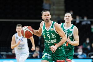 20 klaidų padaręs „Žalgiris“ per pirmąjį kėlinį susitvarkė su „Pieno žvaigždėmis“