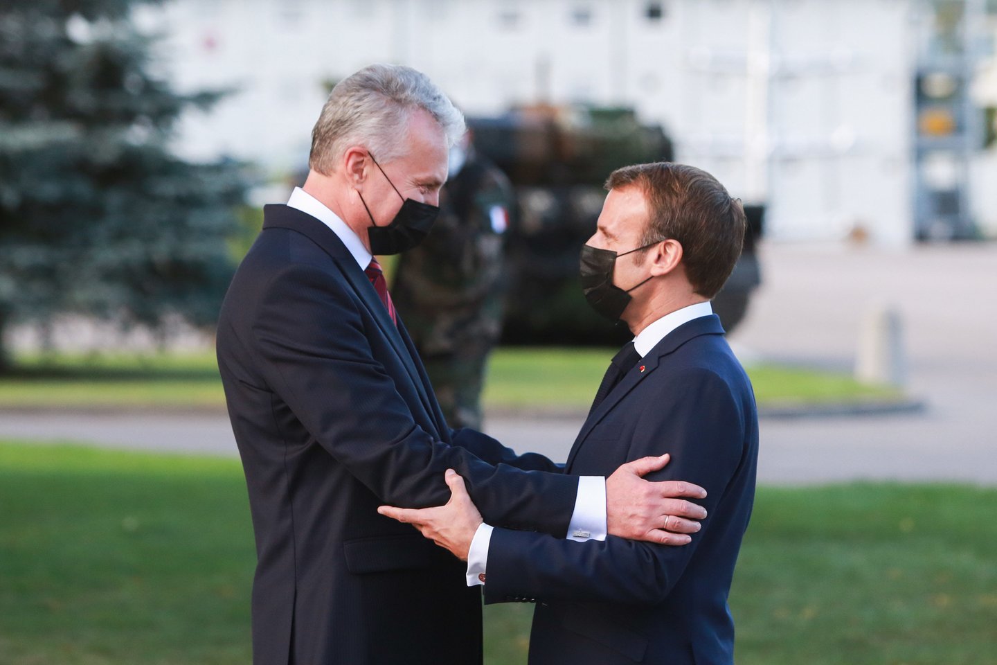 Emmanuelis Macronas ir Gitanas Nausėda.