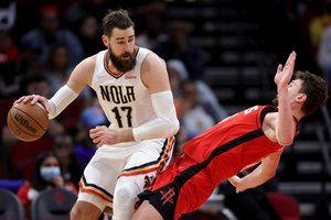 Jonas Valančiūnas su „Pelicans“ kopia aukštyn: perlipo sugriuvusią „Rockets“ ekipą