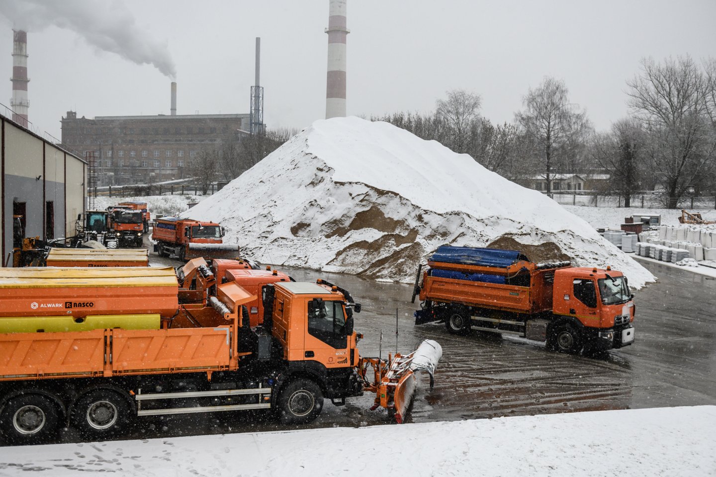 Didmiesčių savivaldybės susiduria su iššūkiais dėl druskos, skirtos kelių priežiūrai.<br>V.Skaraičio nuotr.