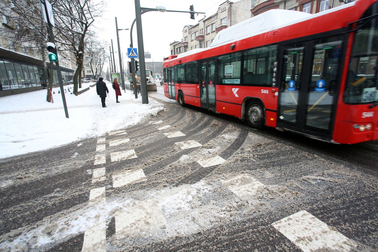 Didmiesčių savivaldybės susiduria su iššūkiais dėl druskos, skirtos kelių priežiūrai.<br>M.Patašiaus nuotr.