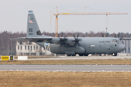 Į Lenkiją skraidinami JAV desantininkų daliniai, tvyrant įtampai dėl Ukrainos